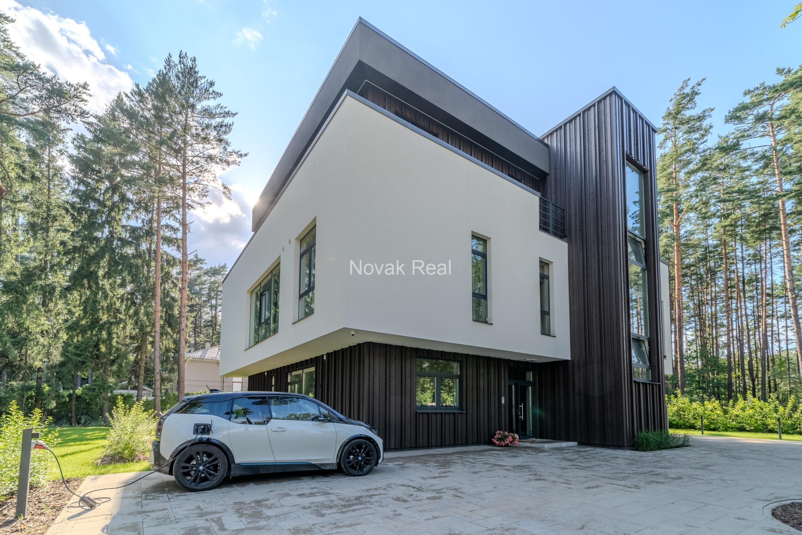 Продаётся элегантный пентхаус в новом доме клубного типа, расположенном в самом центре Юрмалы