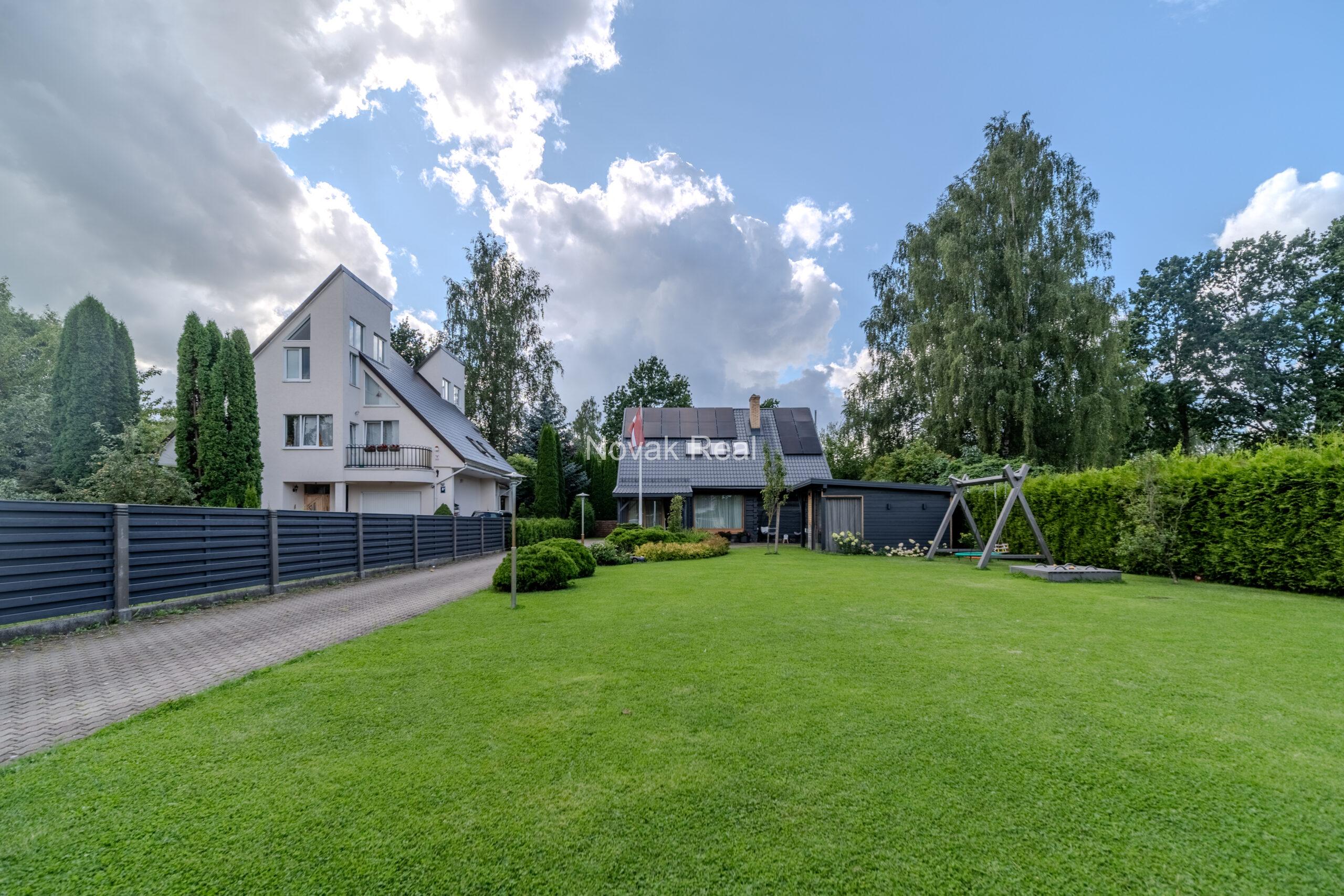 Mūsdienīga koka māja eko stilā Jūrmalā, Asaros