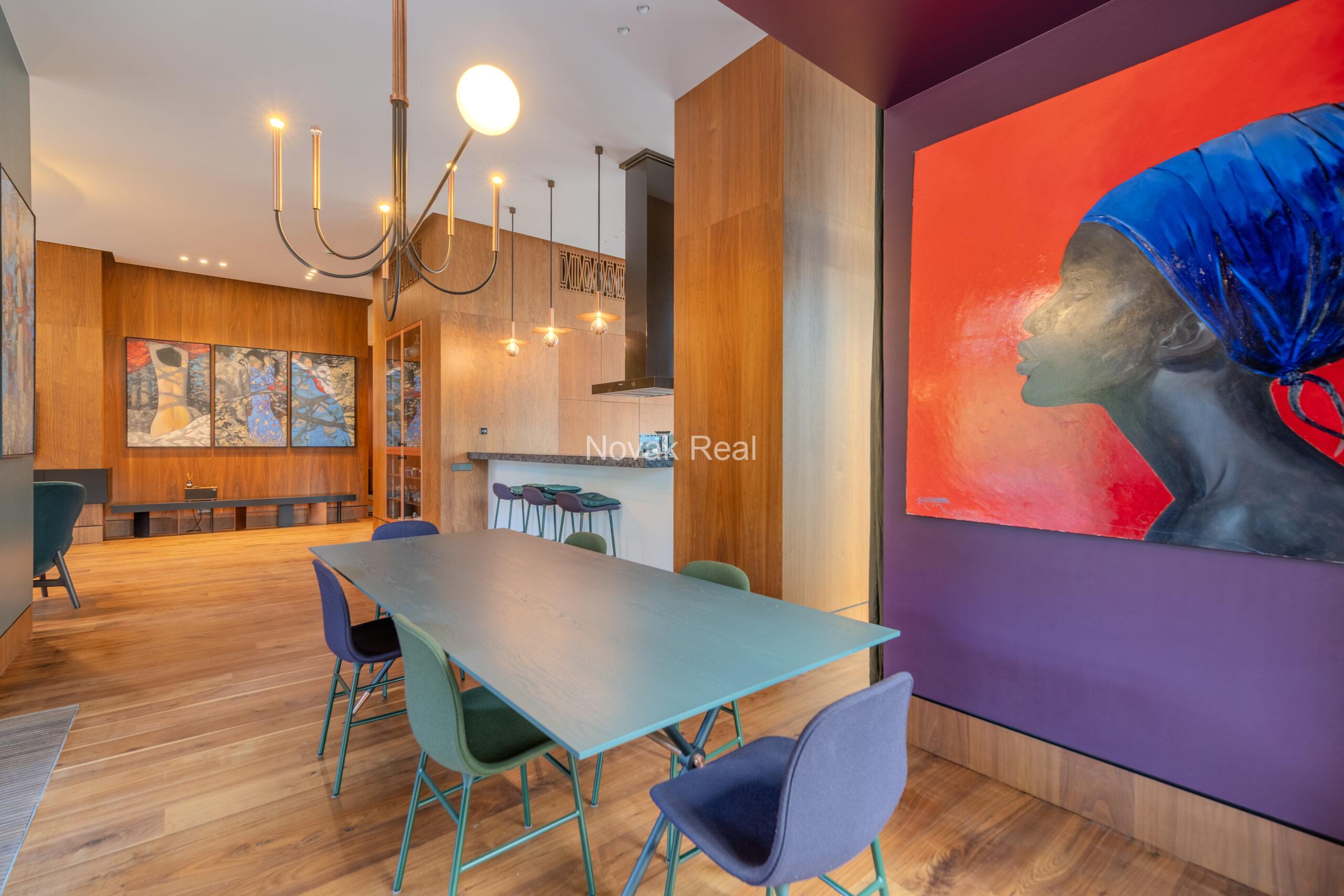 В окружении соснового леса, всего в нескольких шагах от моря, расположен эксклюзивный двухуровневый пентхаус в легендарном комплексе LEGEND, в резиденции villa Churchill