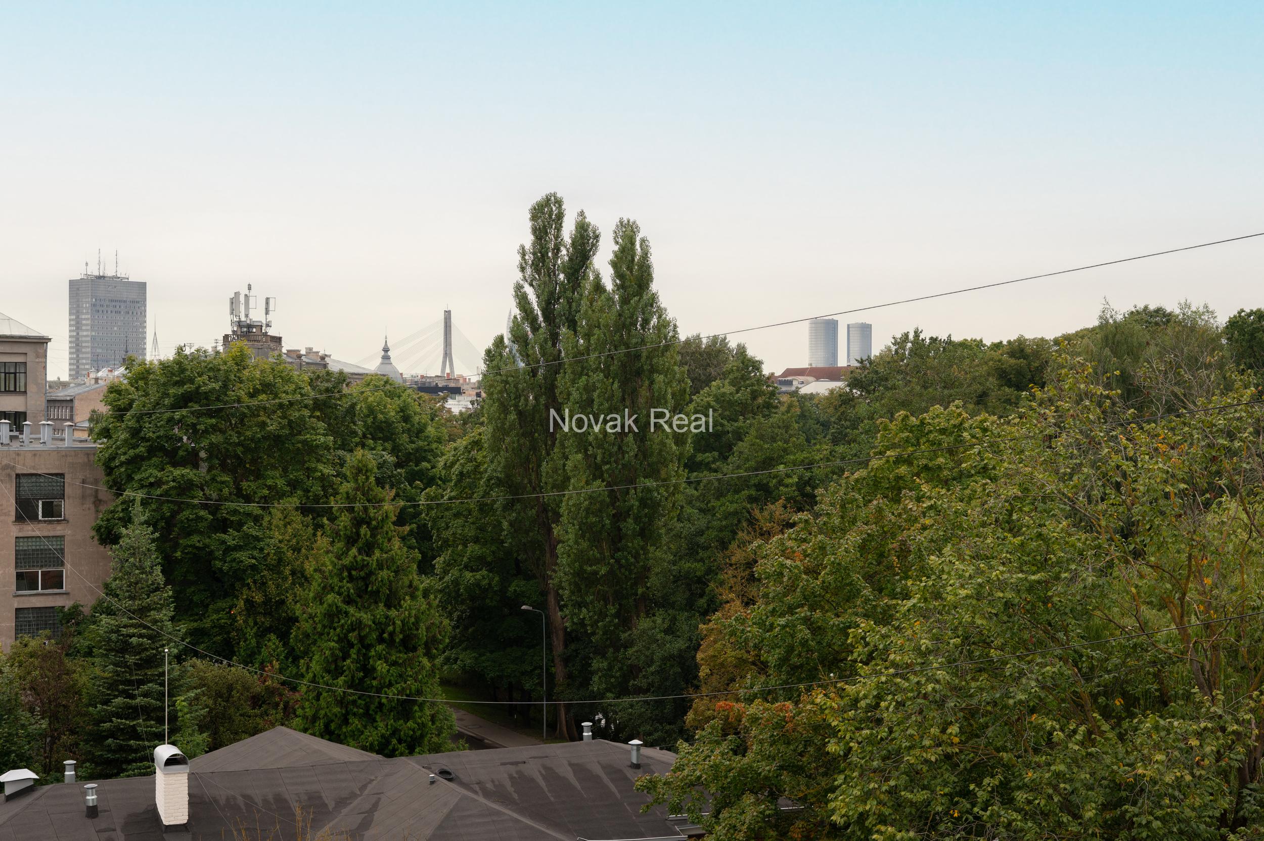 Pārdošanā moderns un izsmalcināts dzīvoklis Rīgas Klusajā centrā