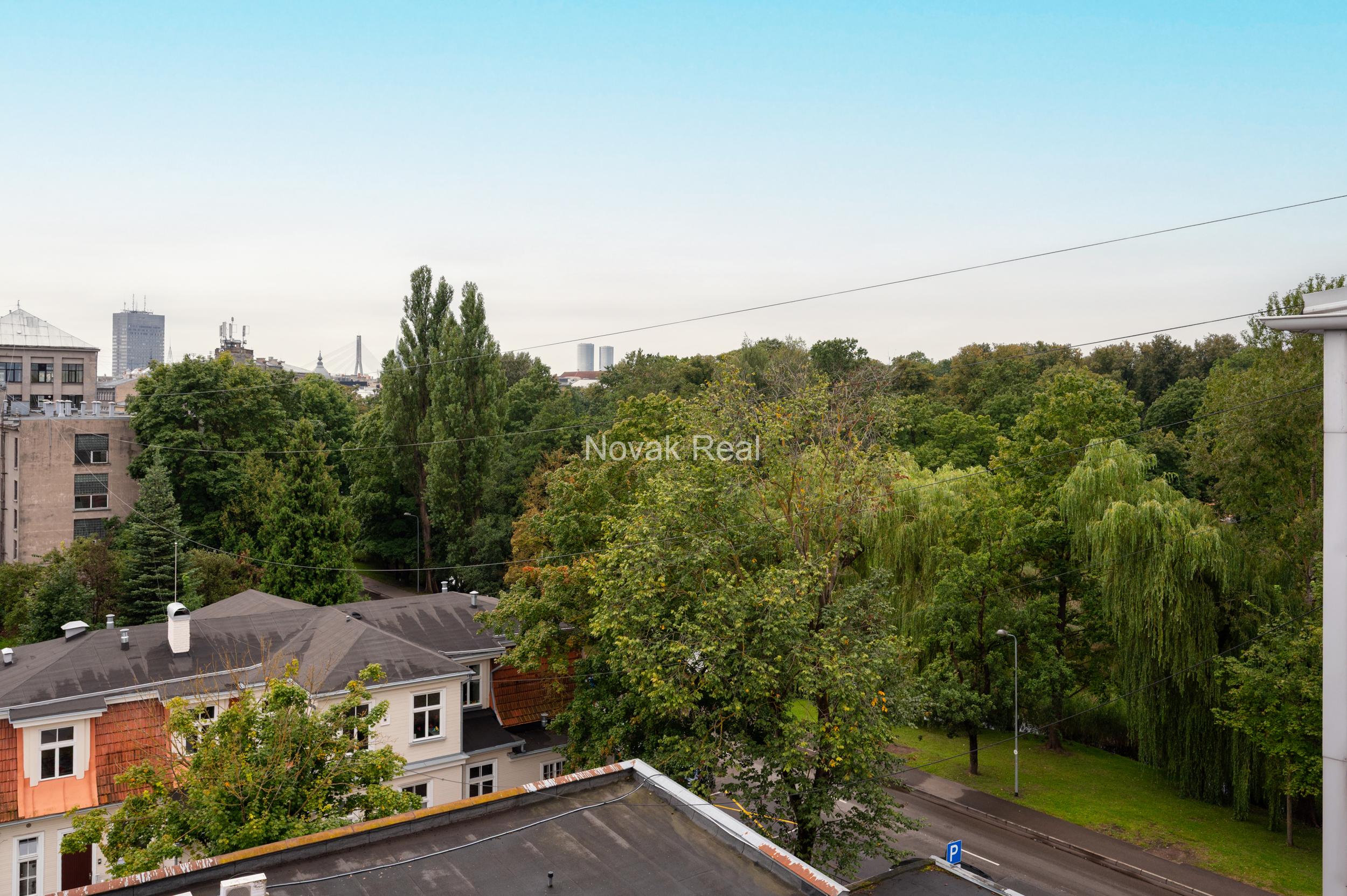 Pārdošanā moderns un izsmalcināts dzīvoklis Rīgas Klusajā centrā