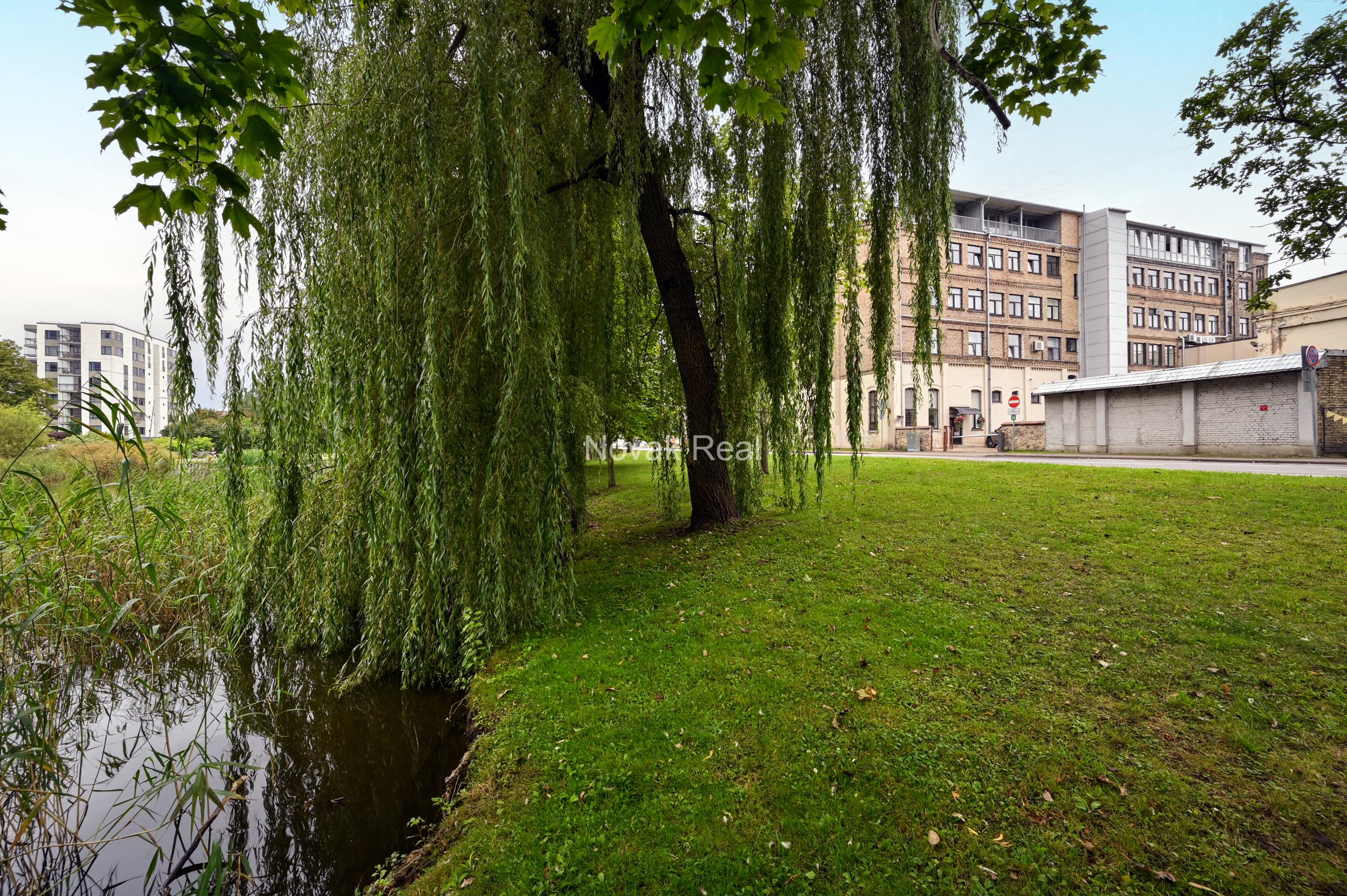 Pārdošanā moderns un izsmalcināts dzīvoklis Rīgas Klusajā centrā