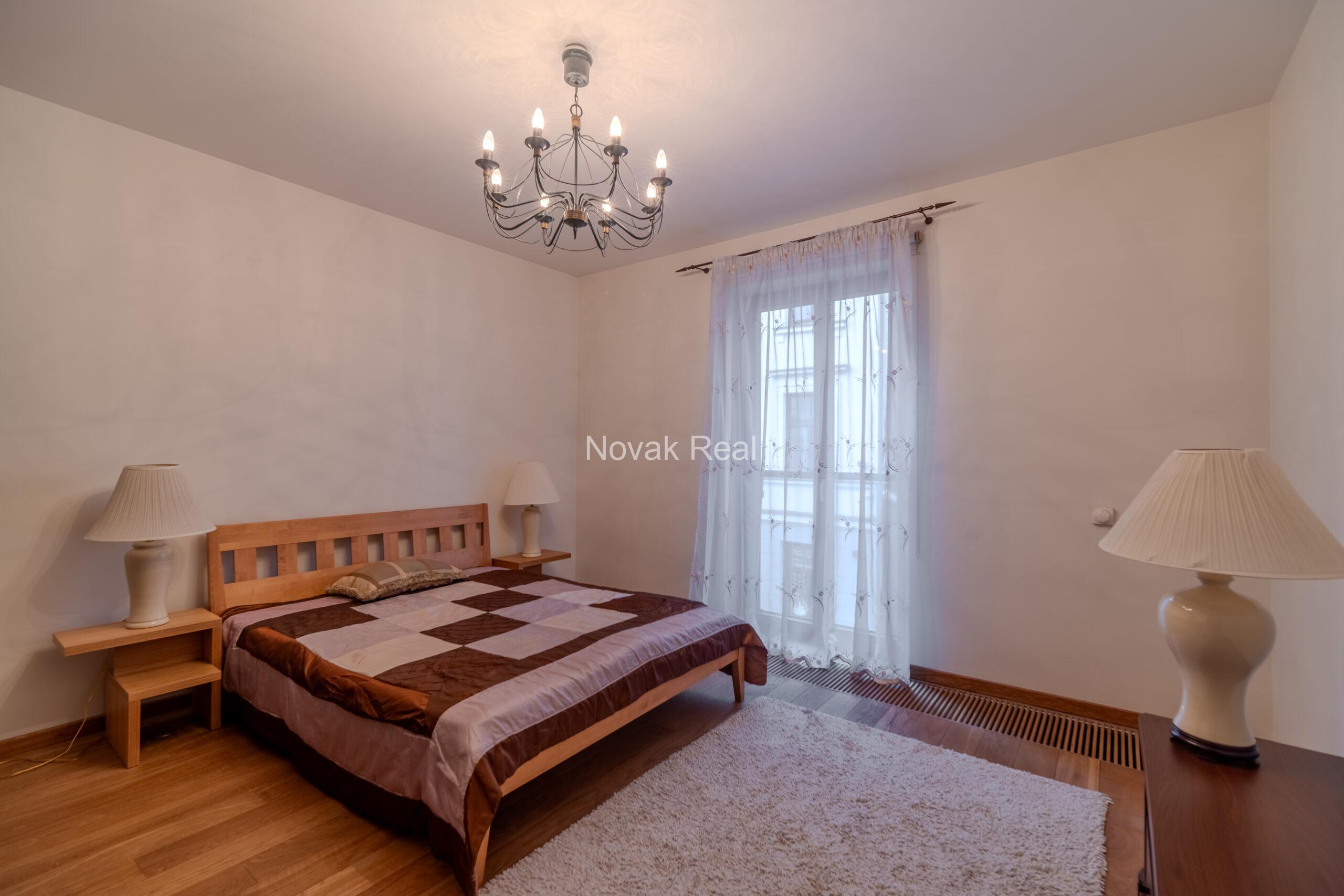 В самом центре Старой Риги предлагается к продаже 3-комнатная квартира в современном жилом здании