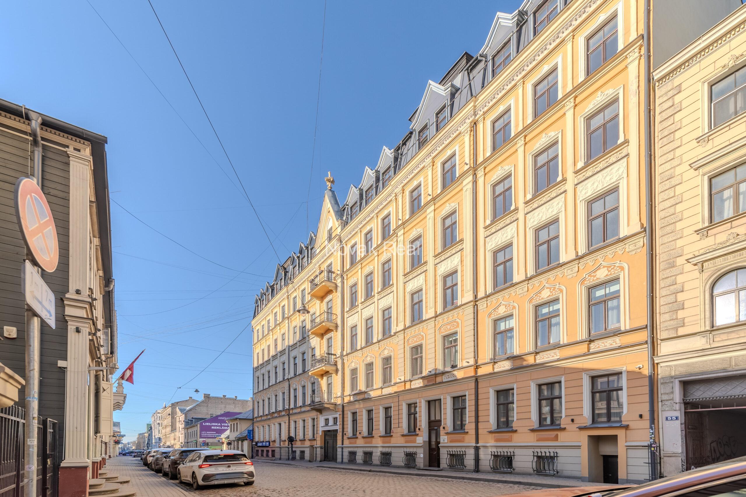 Квартира в отреставрированном доме в центре Риги