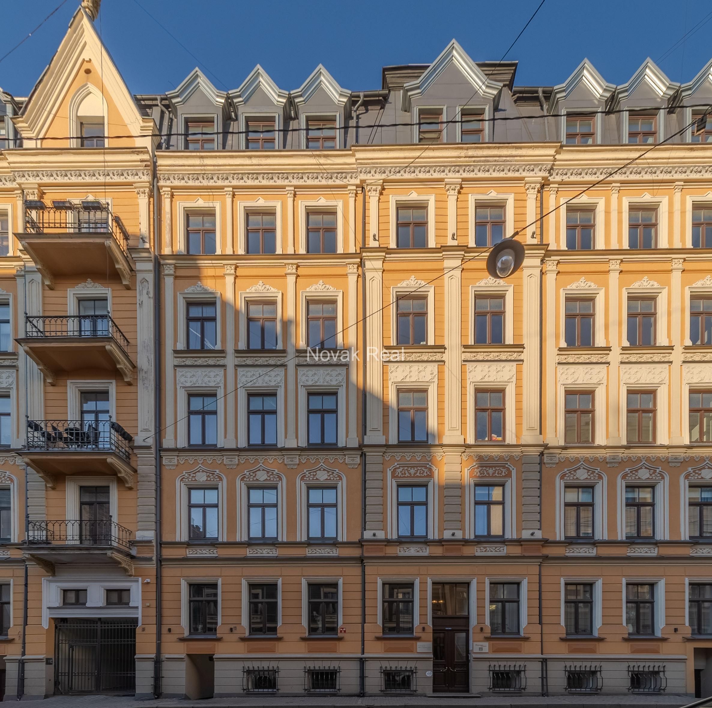 Квартира в отреставрированном доме в центре Риги