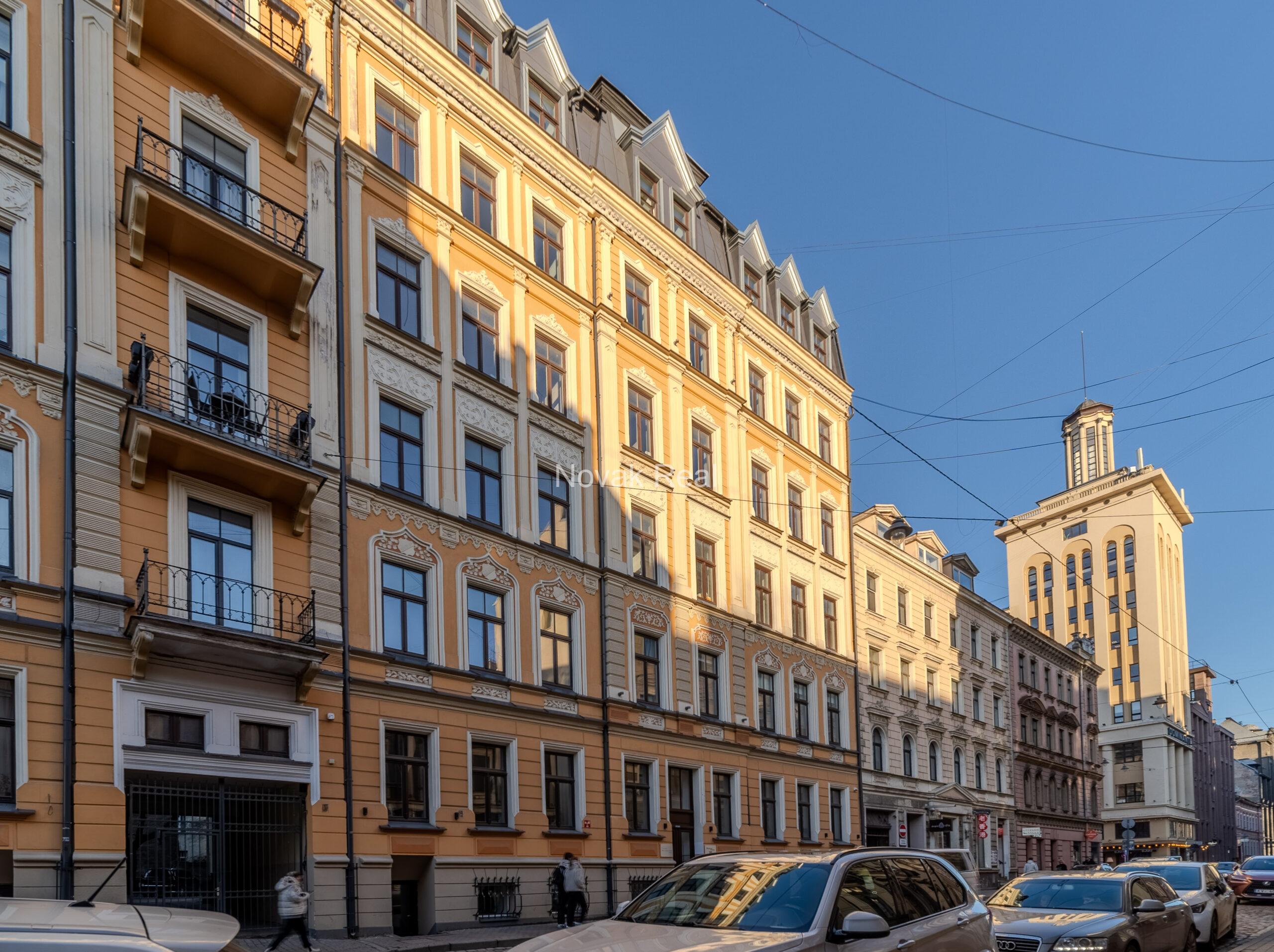 Квартира в отреставрированном доме в центре Риги