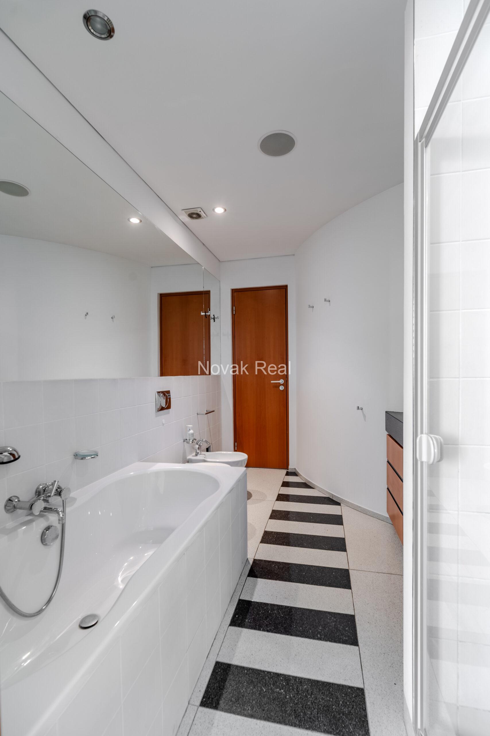 3-room apartment in CARLO building, designed by Meinhard von Gerkan