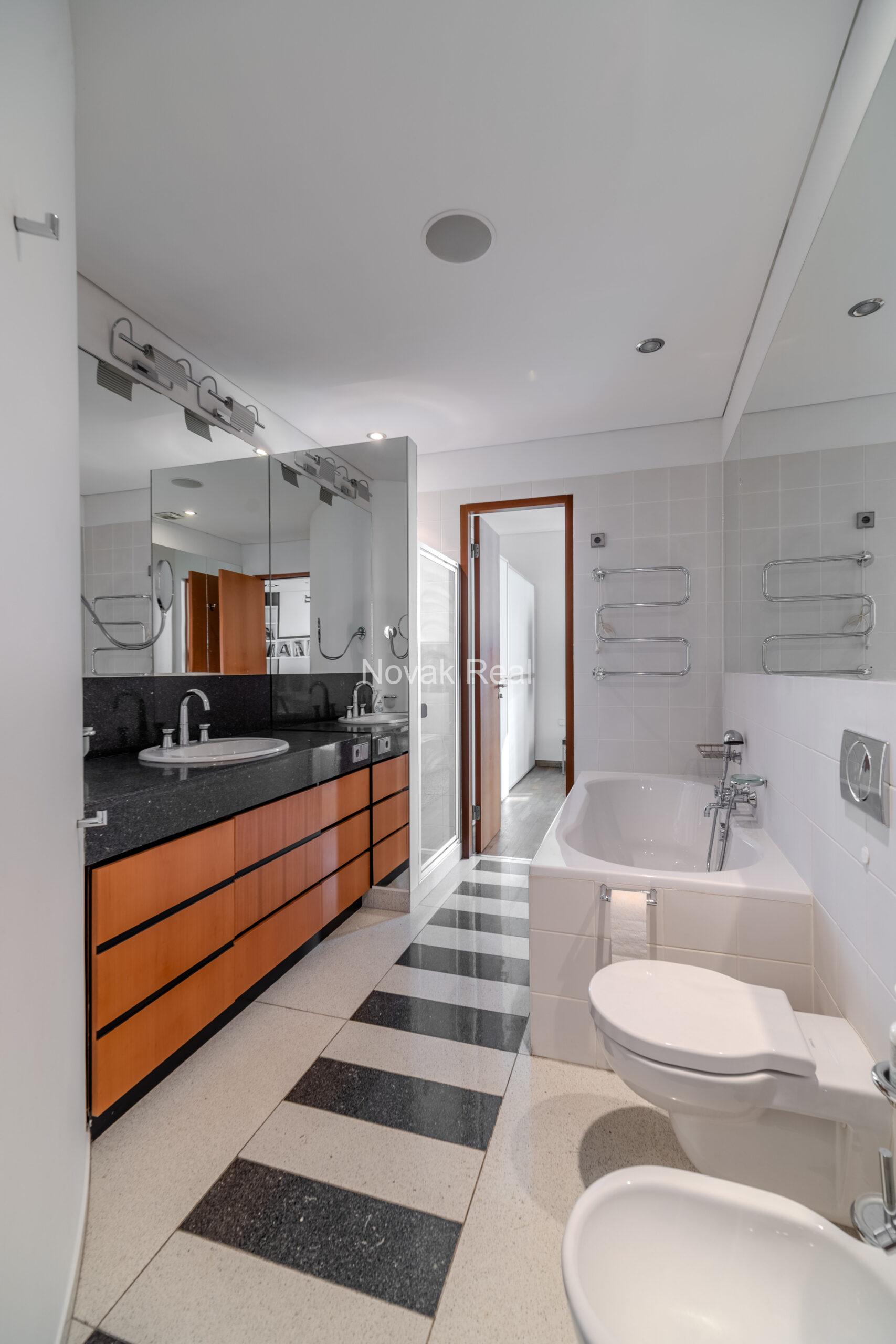 3-room apartment in CARLO building, designed by Meinhard von Gerkan