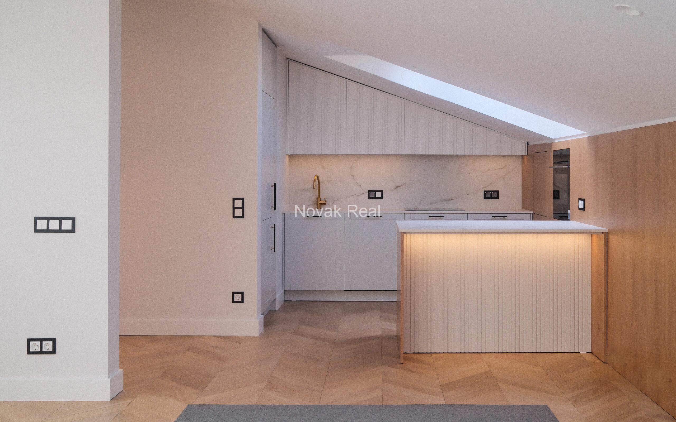 Refined 3-room apartment with terrace in Kalpaka Residence