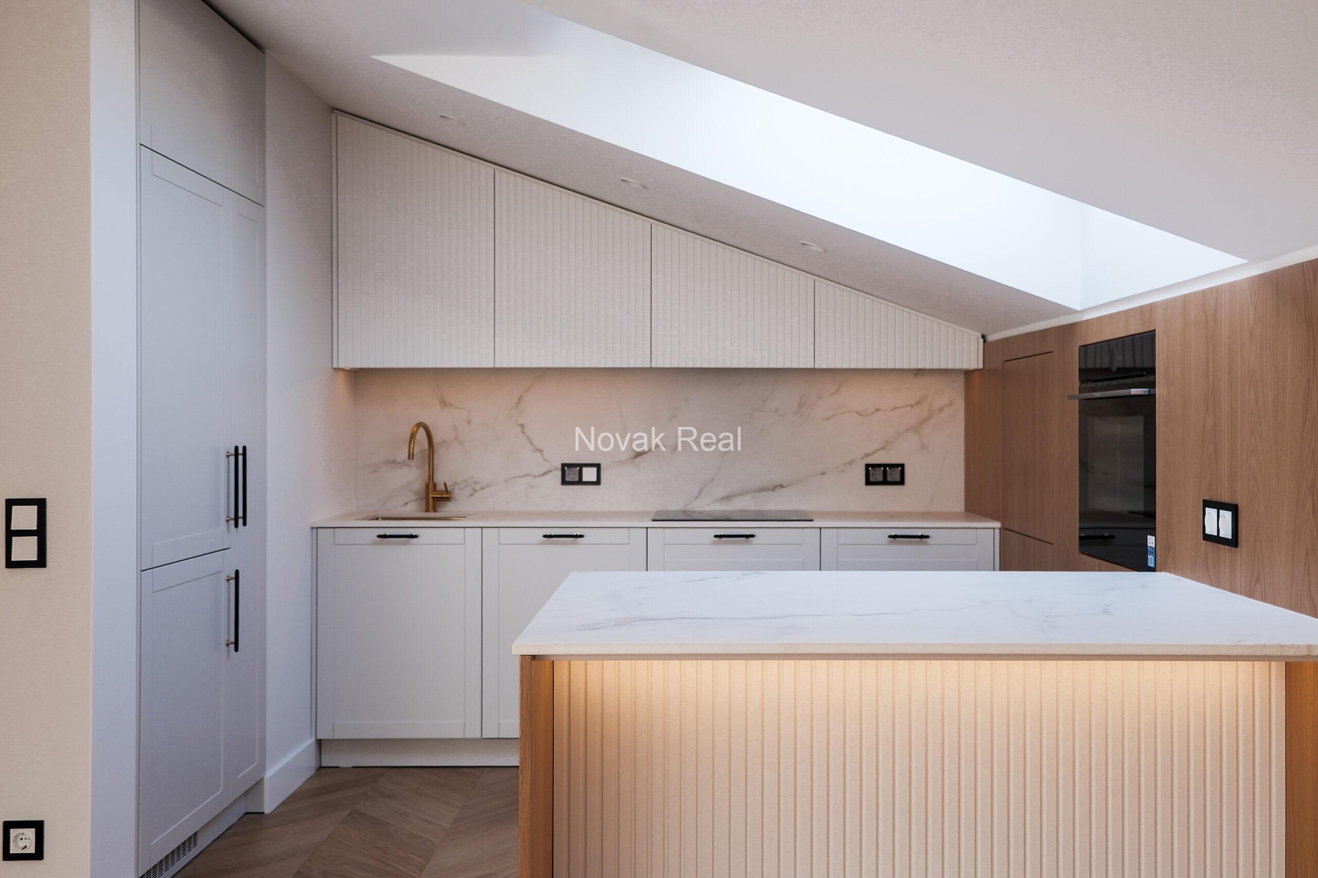 Refined 3-room apartment with terrace in Kalpaka Residence