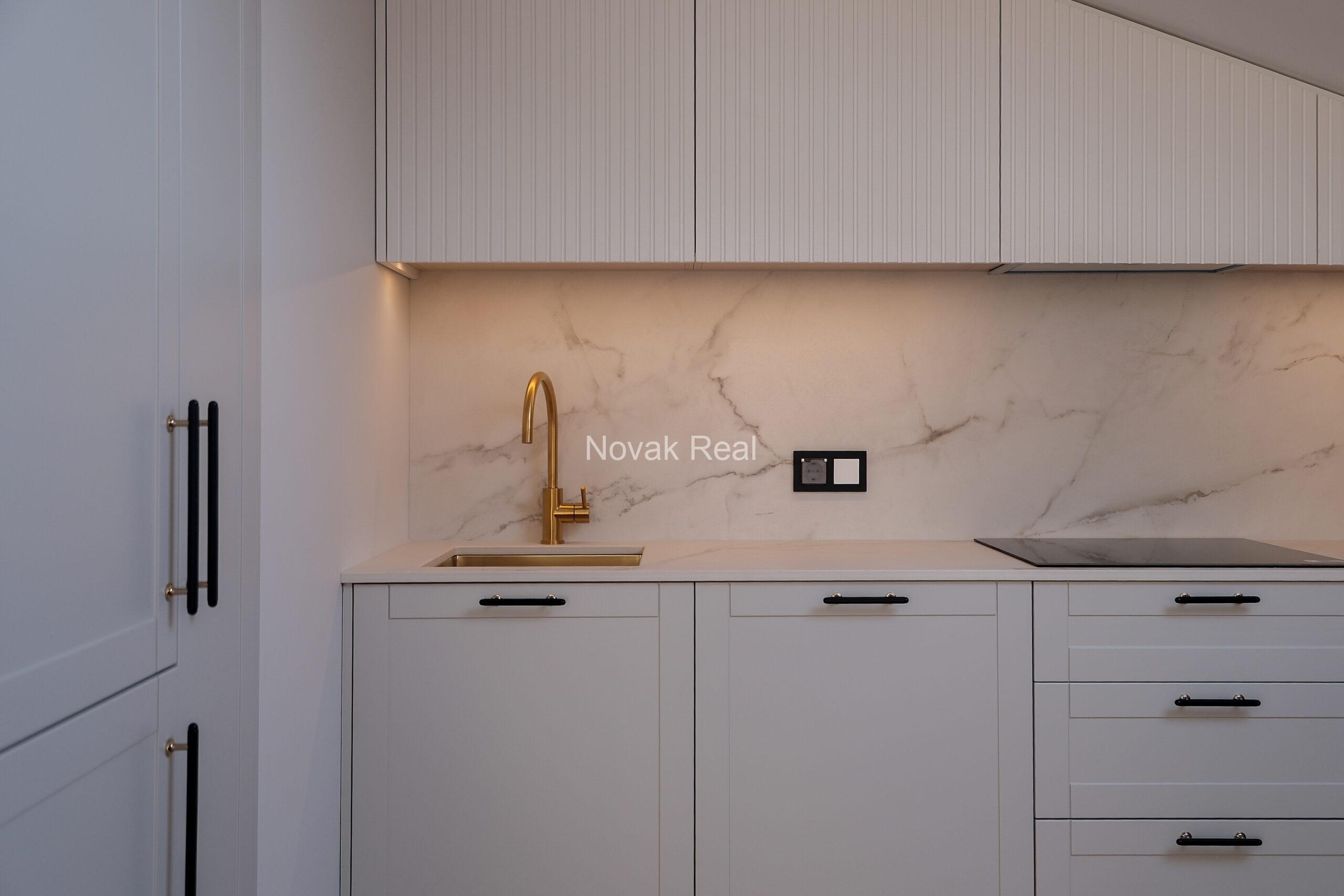 Refined 3-room apartment with terrace in Kalpaka Residence
