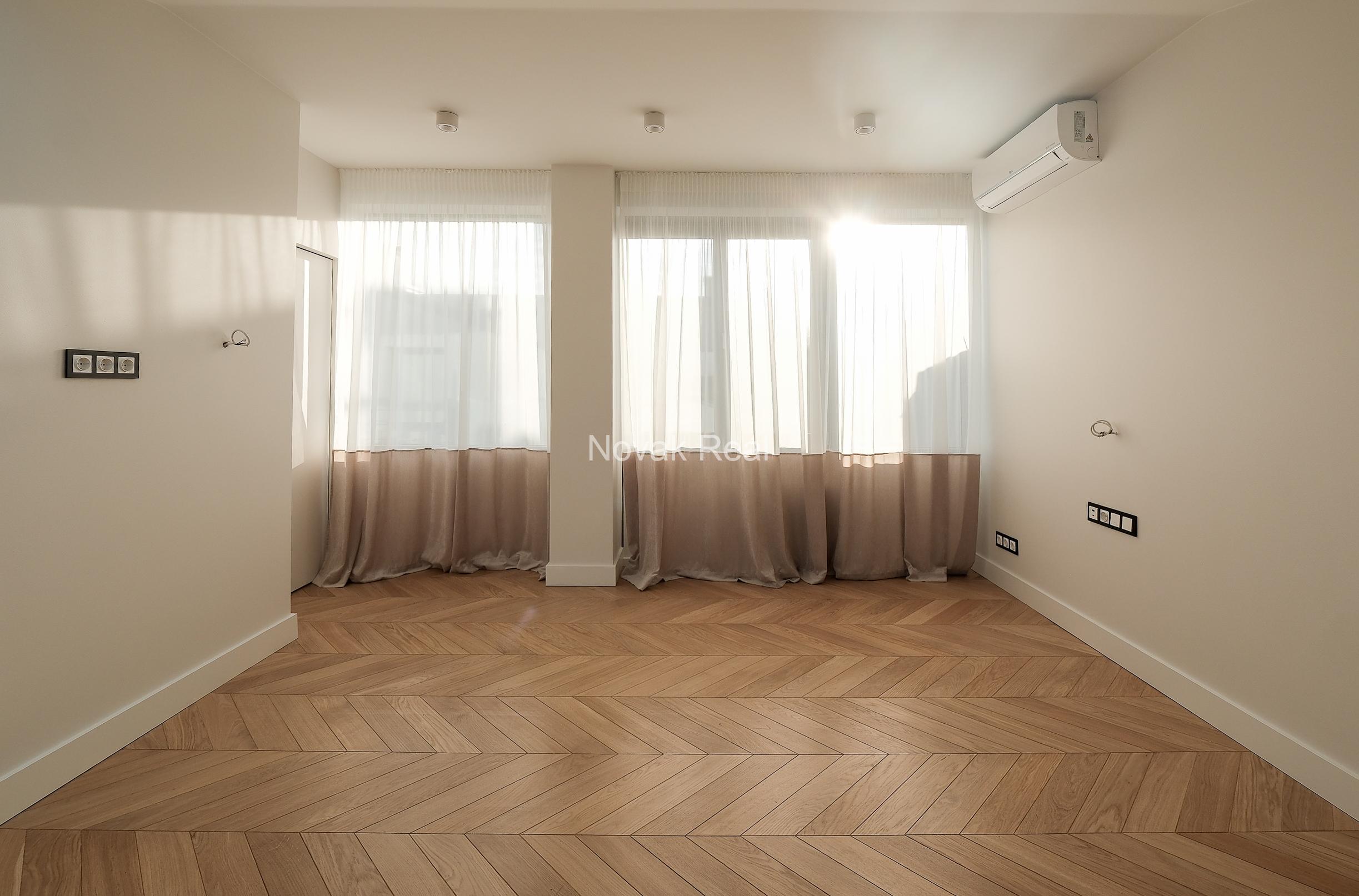 Refined 3-room apartment with terrace in Kalpaka Residence