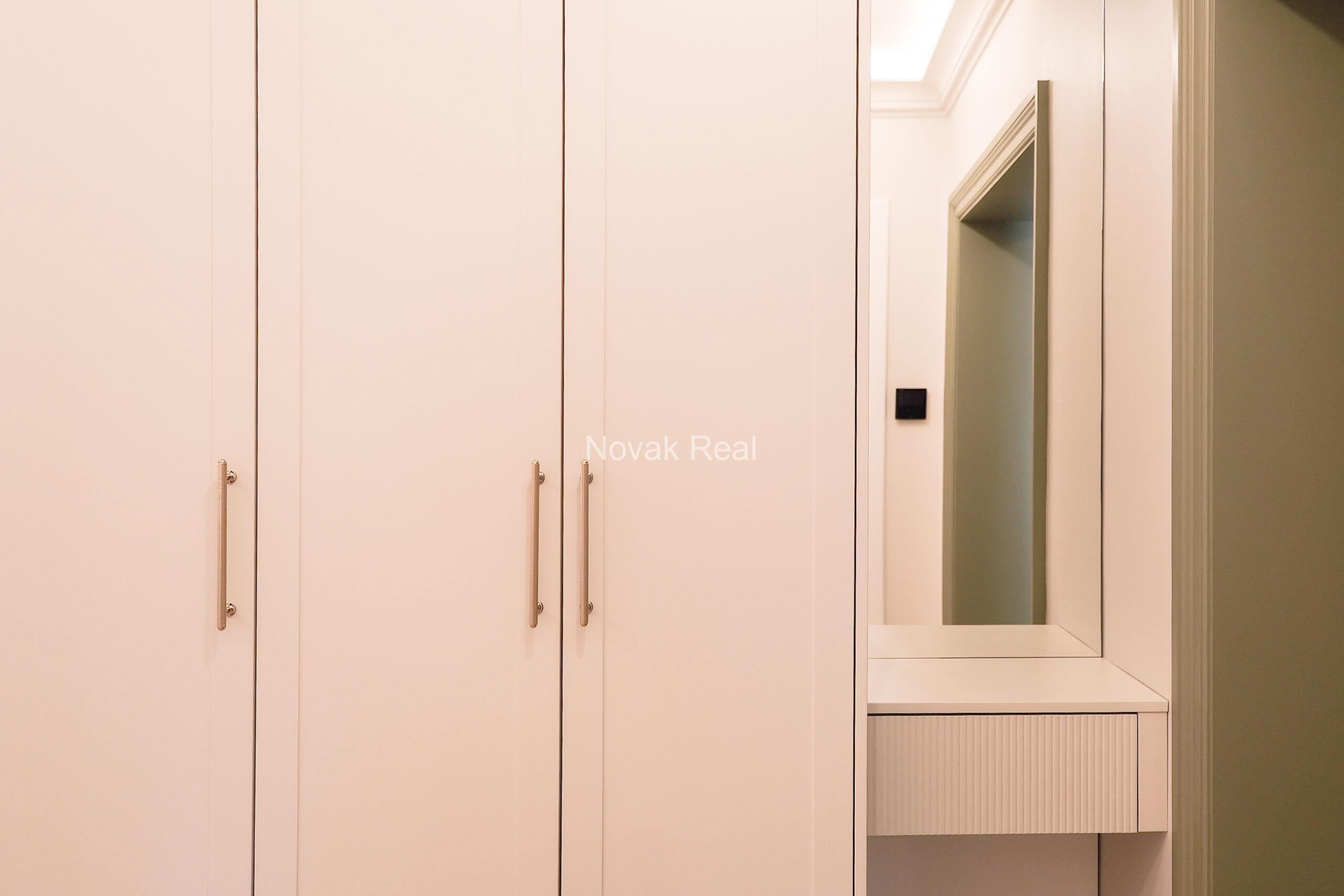 Sunny 4-room apartment in Kalpaka Residence