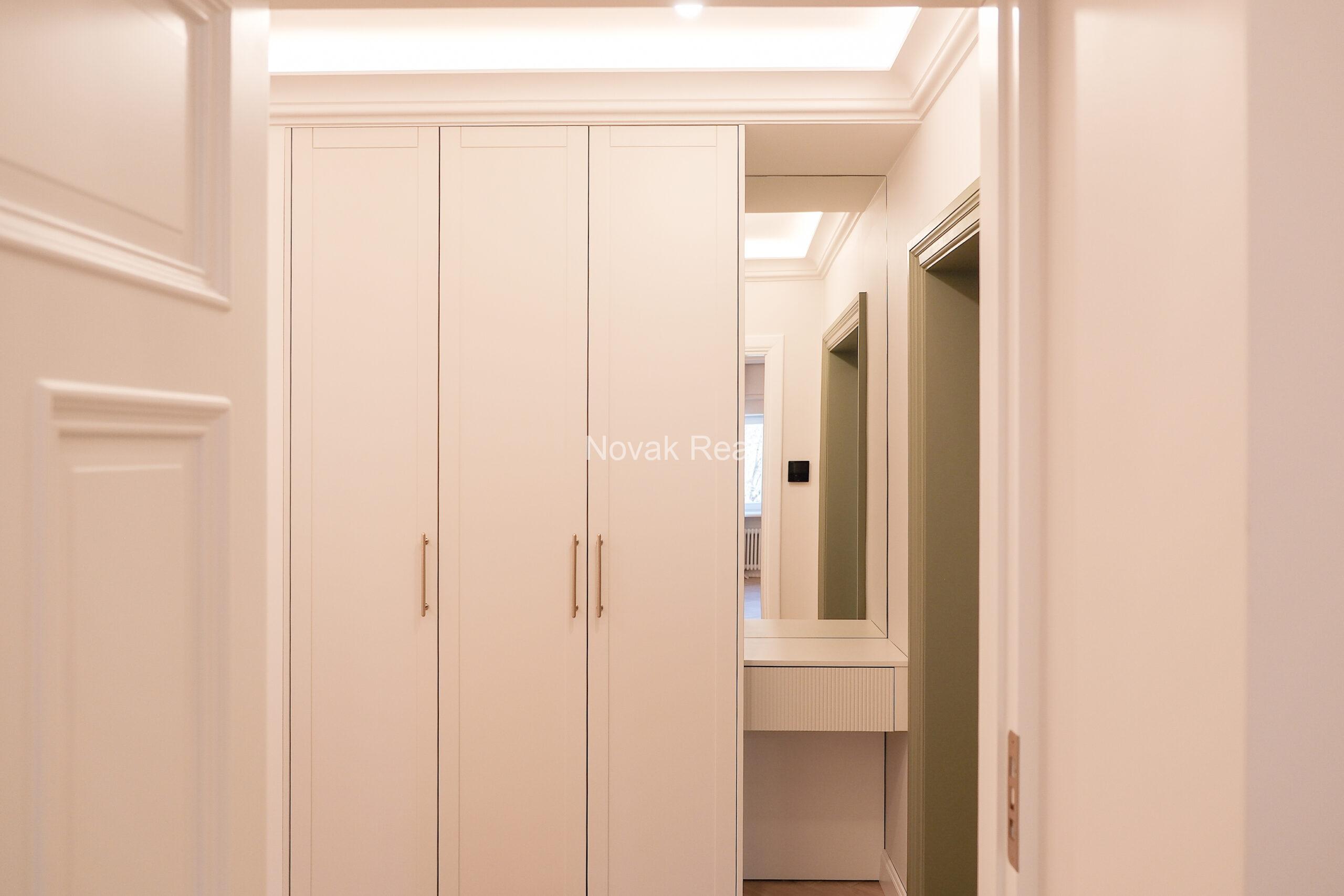 Sunny 4-room apartment in Kalpaka Residence