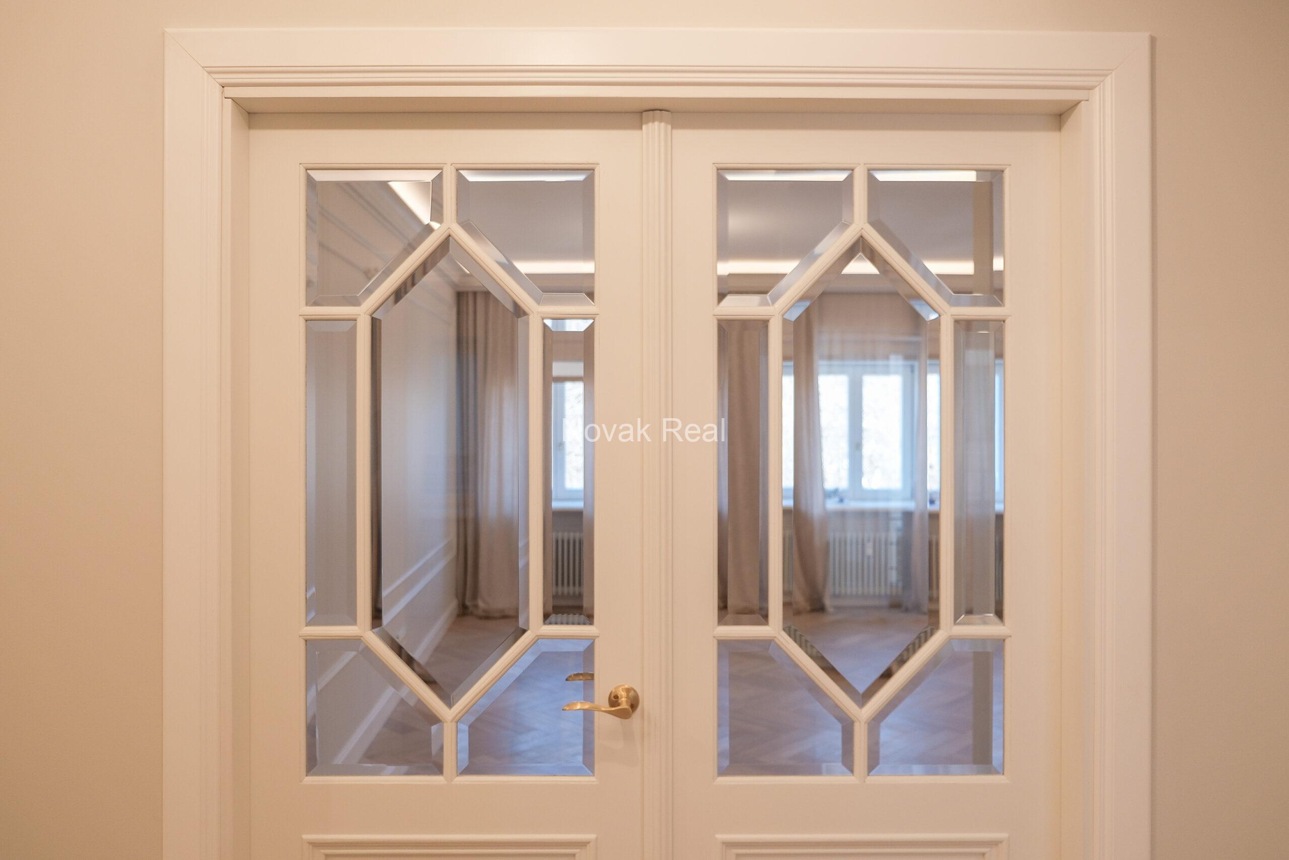 Sunny 4-room apartment in Kalpaka Residence