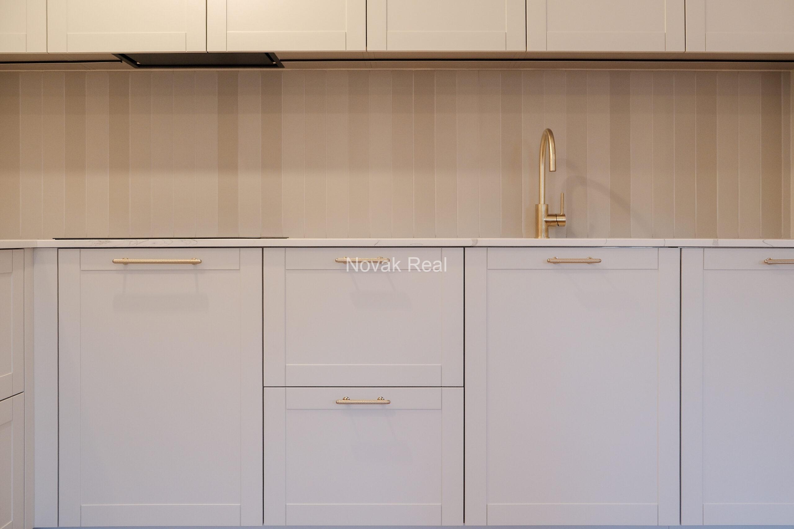 Sunny 4-room apartment in Kalpaka Residence