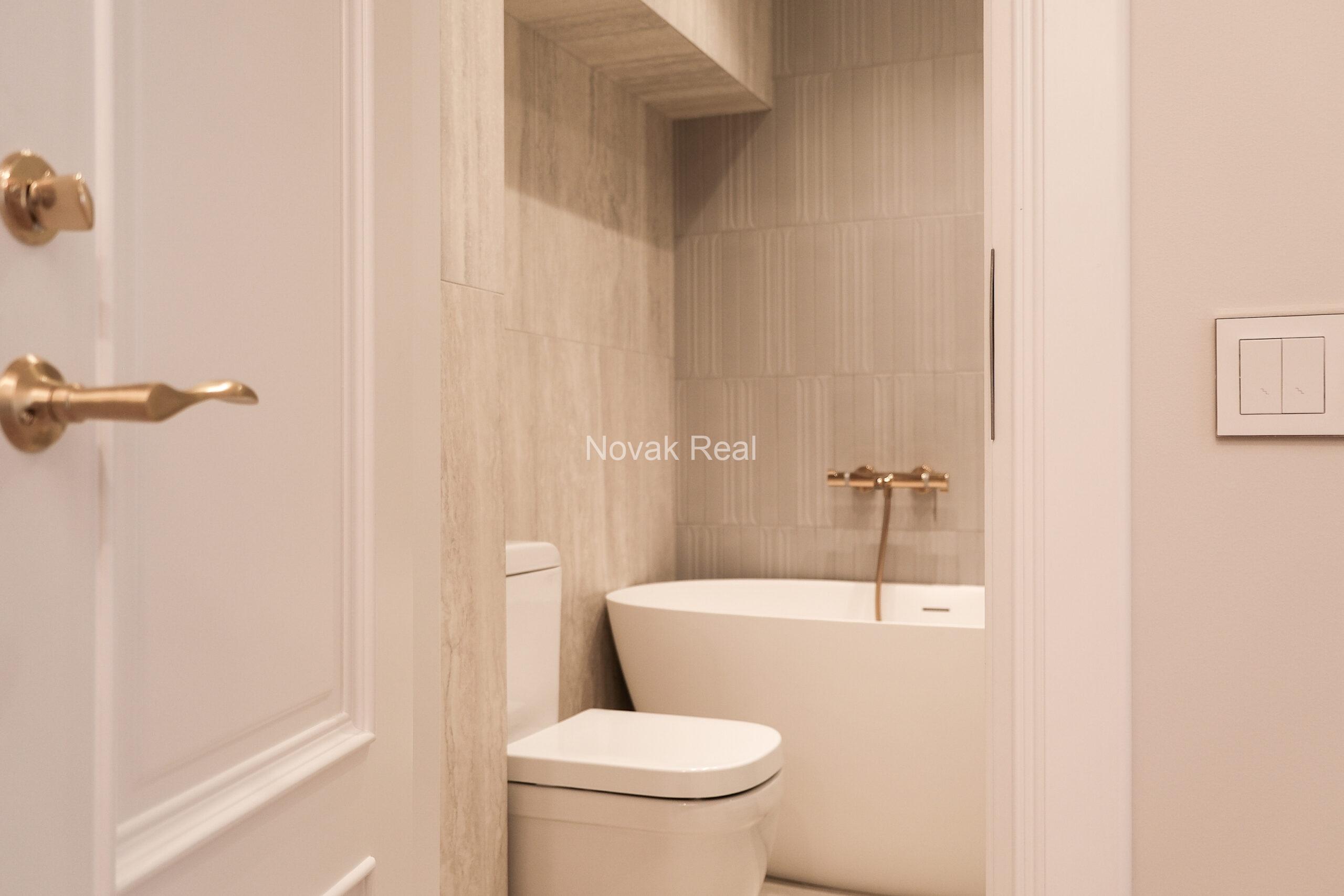 Sunny 4-room apartment in Kalpaka Residence
