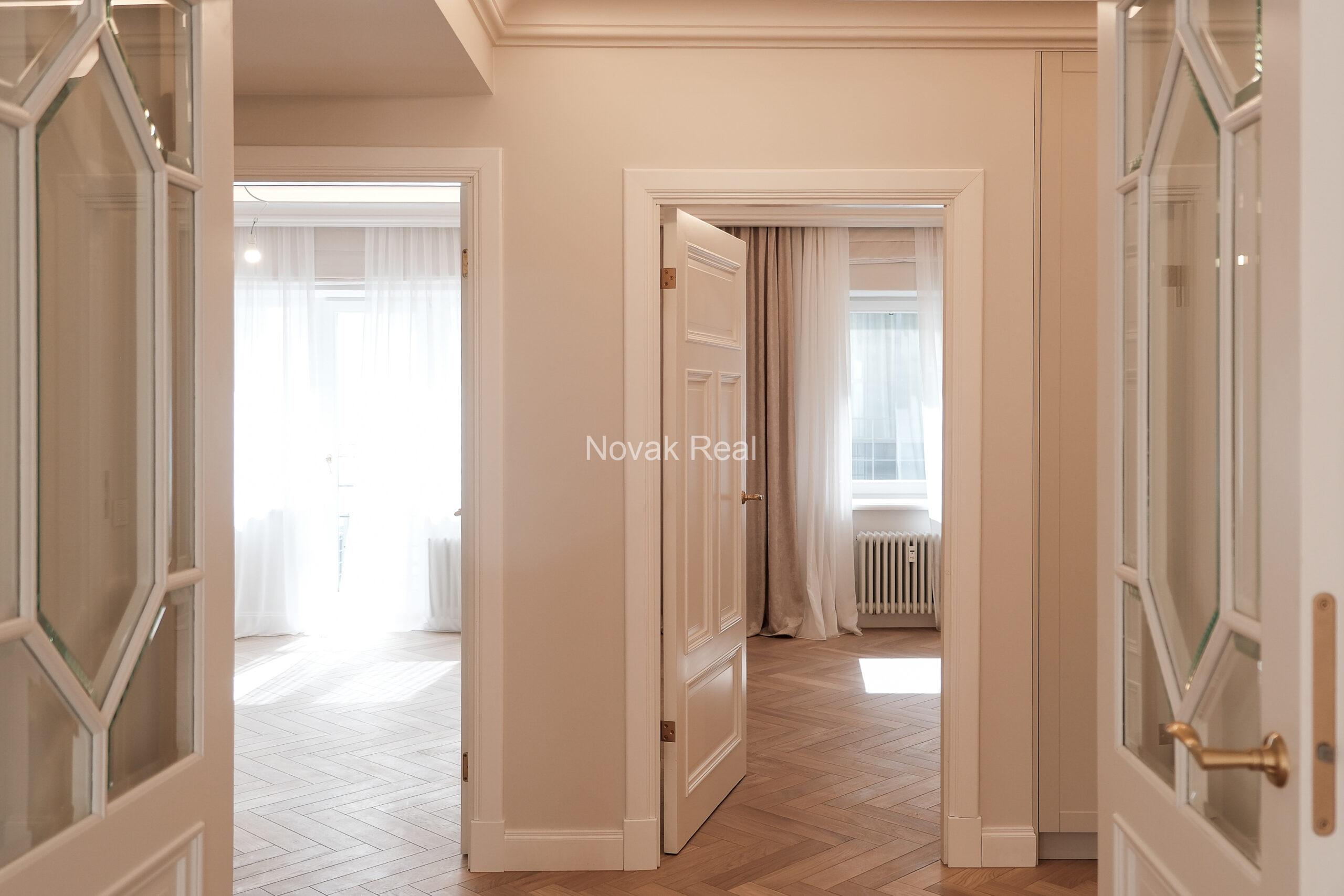 Sunny 4-room apartment in Kalpaka Residence