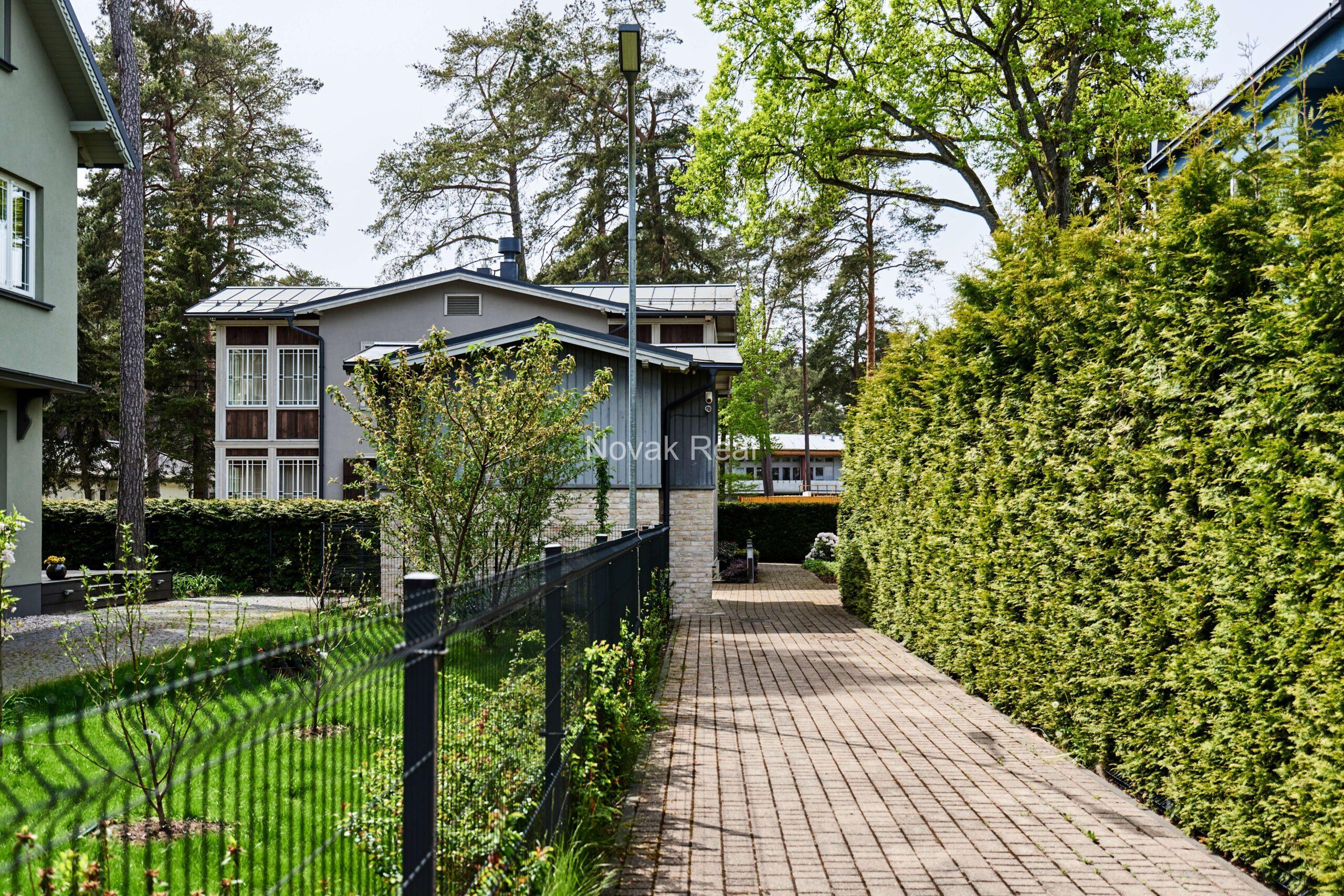 Mūsdienīga māja pie jūras Bulduros, Jūrmalā