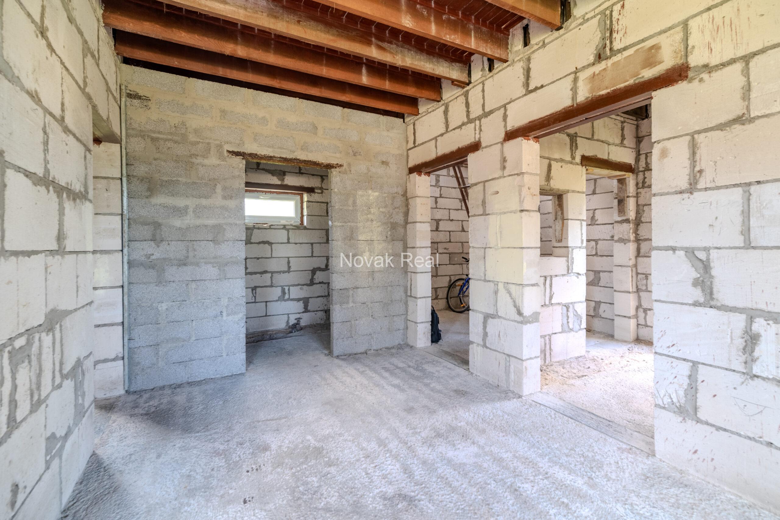 Land plot of 1200 m² with an unfinished house for sale in Melluži, Jurmala
