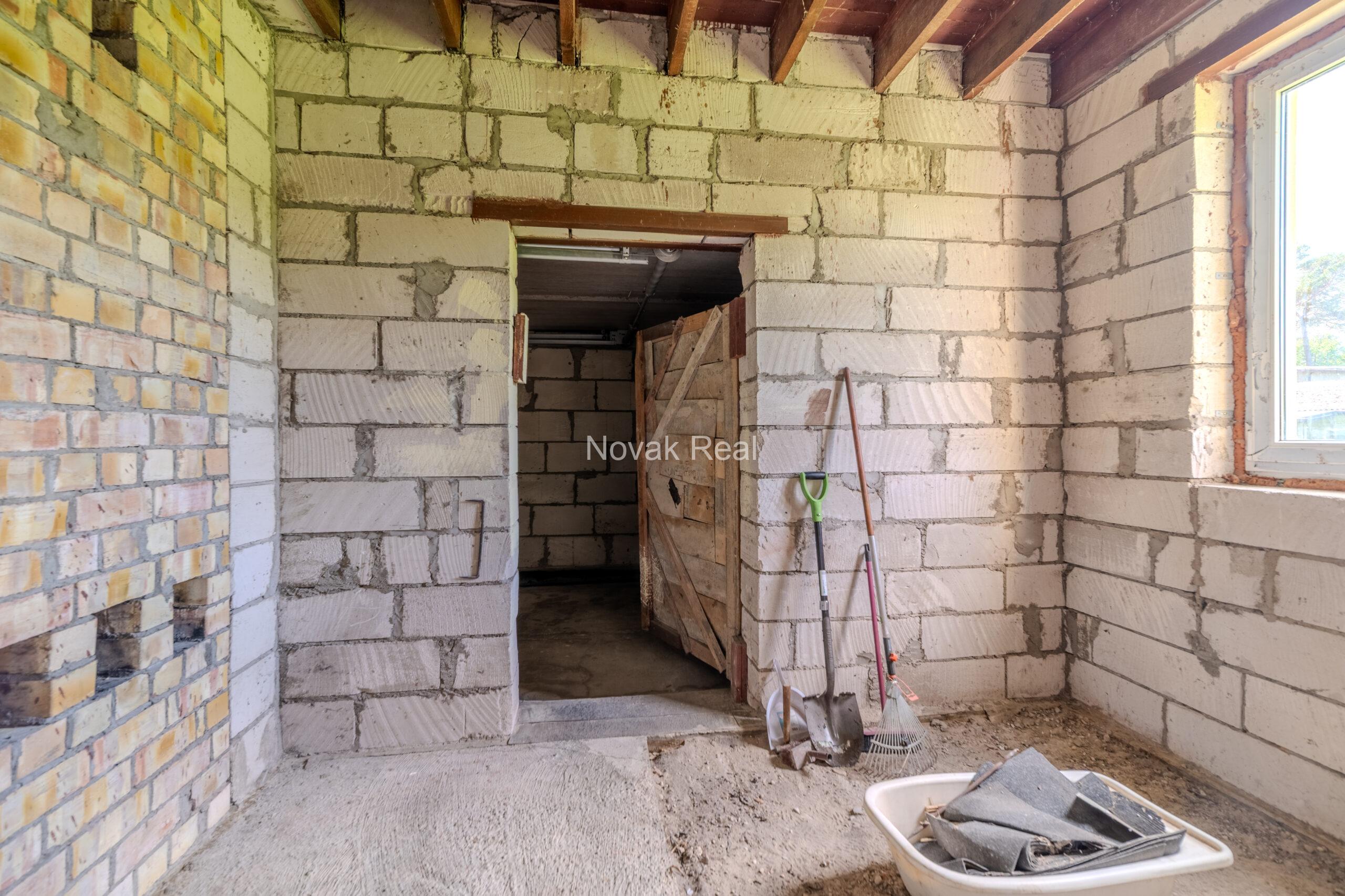 Land plot of 1200 m² with an unfinished house for sale in Melluži, Jurmala