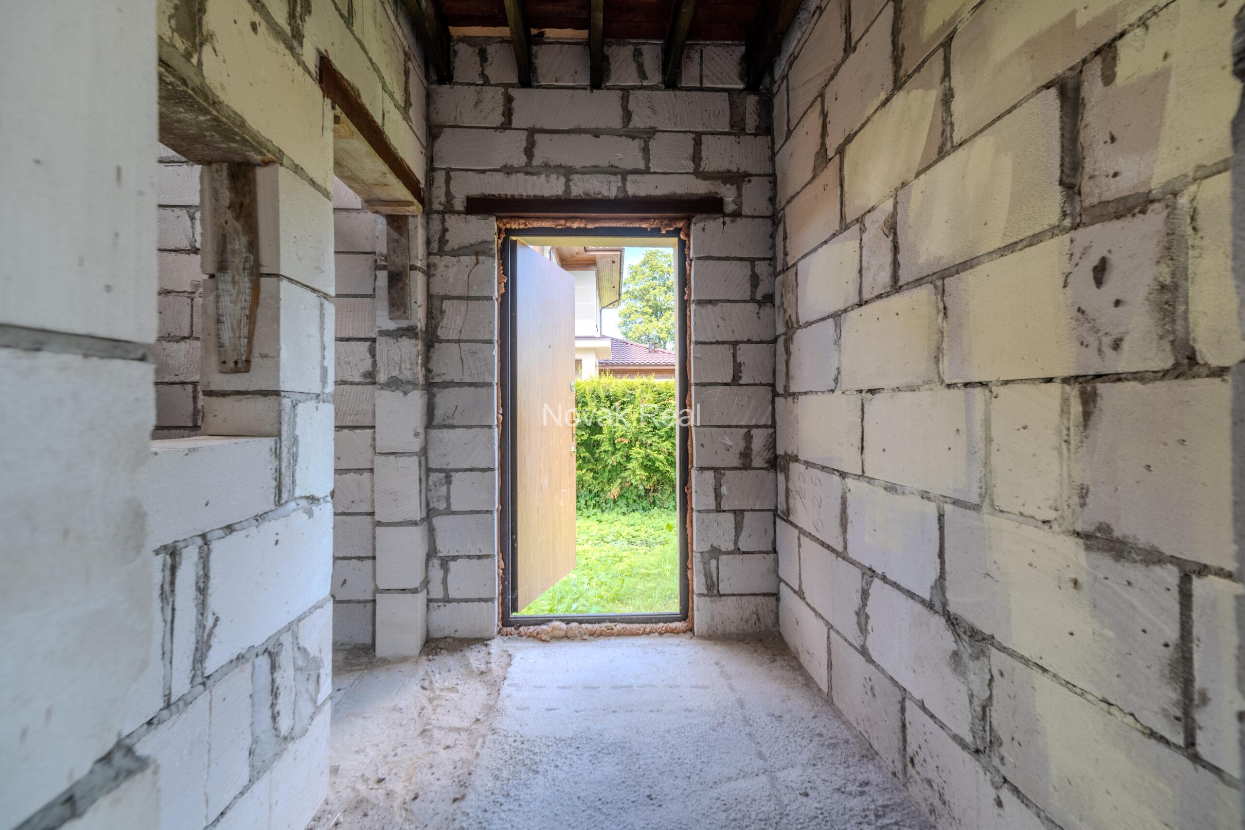 Land plot of 1200 m² with an unfinished house for sale in Melluži, Jurmala